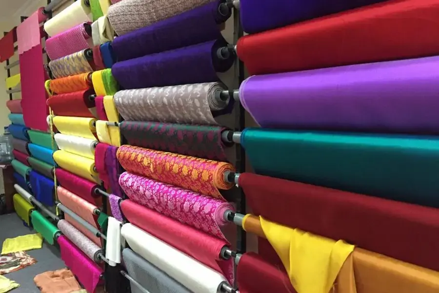 Vải may rèm bằng lụa tơ tằm thường được sử dụng trong những không gian sang trọng, cổ điển