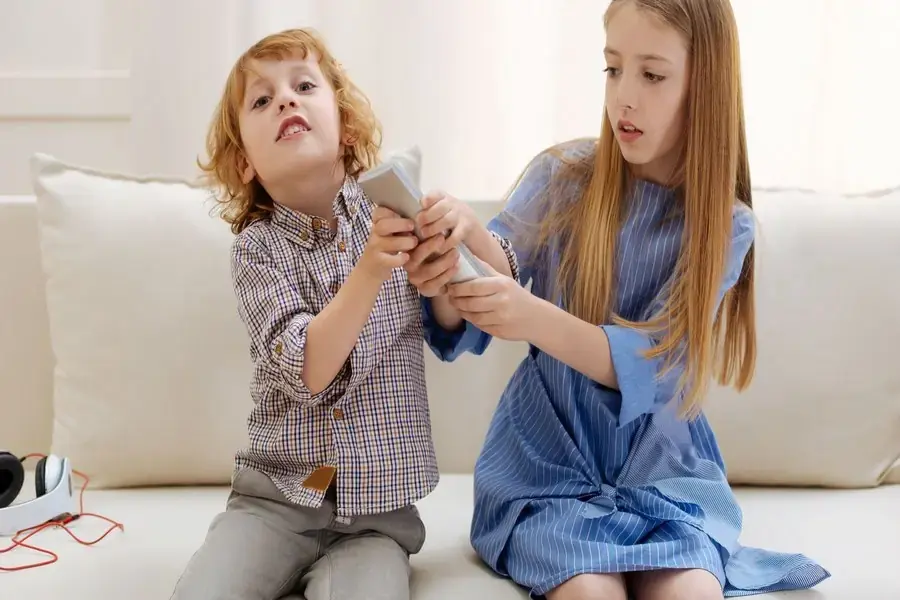 Trẻ con rất hiếu động và hoạt bát trong nhiều hoạt động 