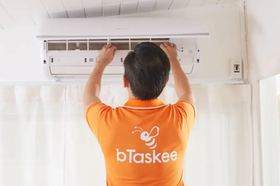 Tasker vệ sinh của bTaskee là những người thợ am hiểu về điện lạnh, chuyên môn cao.