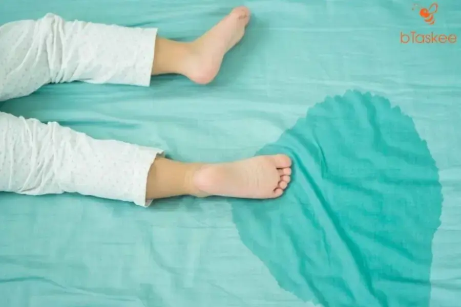 Xử lý vết nước tiểu dính trên topper nệm