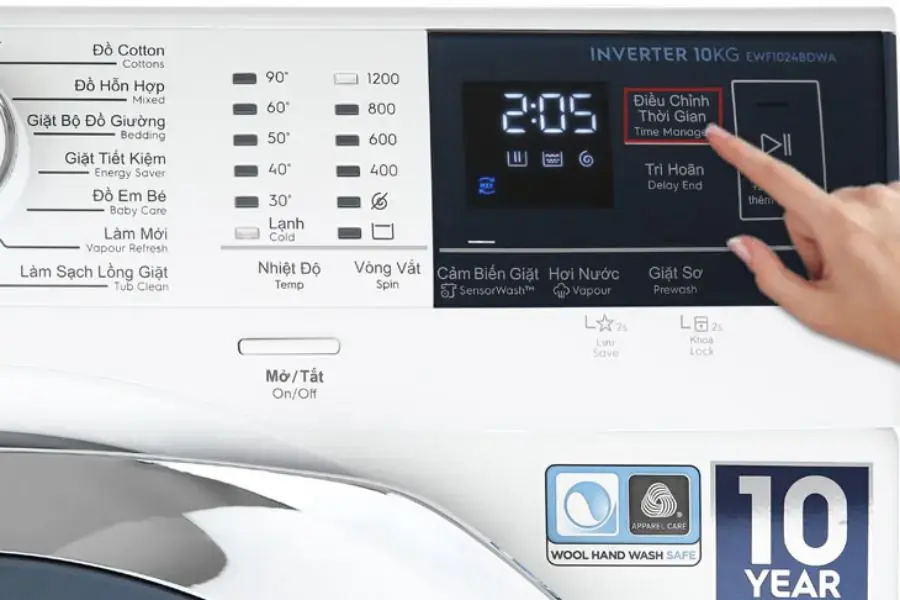 Bảng điều khiển máy giặt Electrolux đơn giản và dễ hiểu.