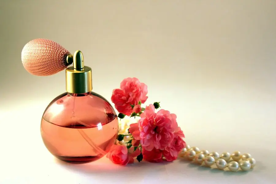 Nước hoa là món quà sang trọng và tinh tế.