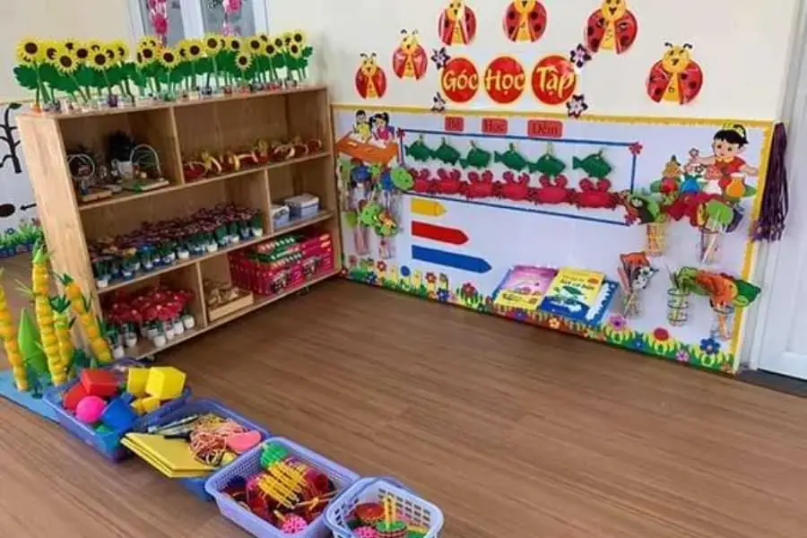 Chọn phong cách trang trí phù hợp với ngôi trường