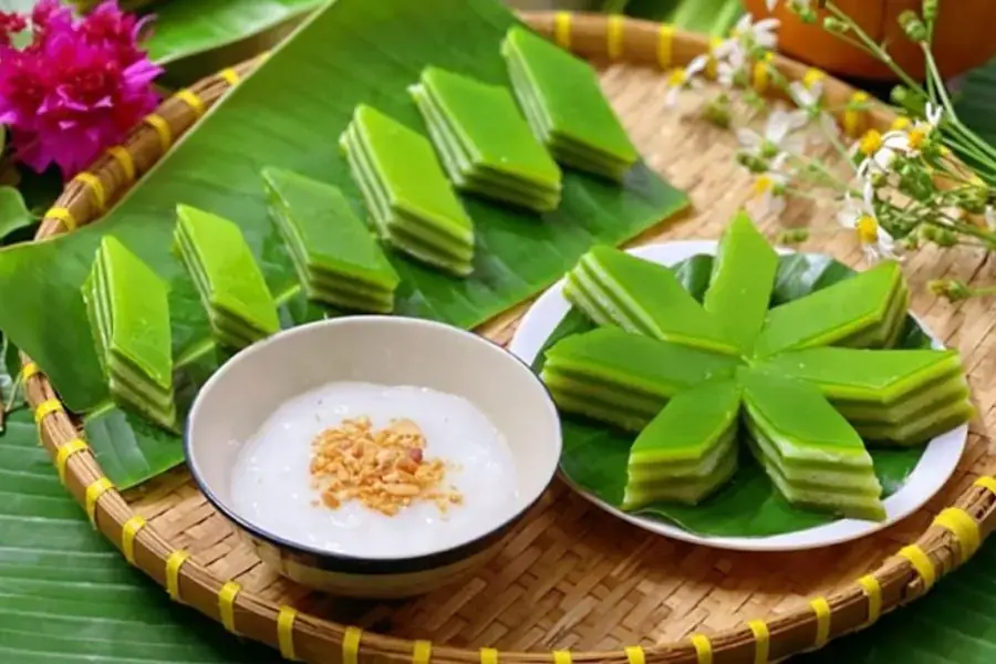 Bánh da lợn đậu xanh lá dứa thơm ngon đẹp mắt.