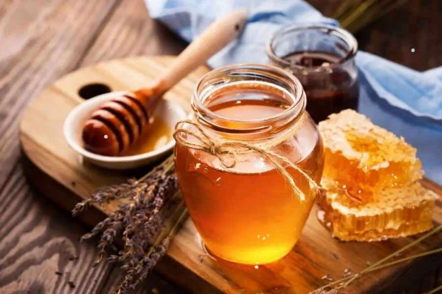 Mật ong không gây ra tác dụng phụ khi kết hợp với bột sắn dây.