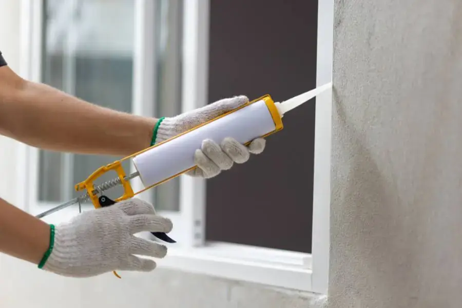 Tẩy vết keo silicon trên tường vô cùng hiệu quả
