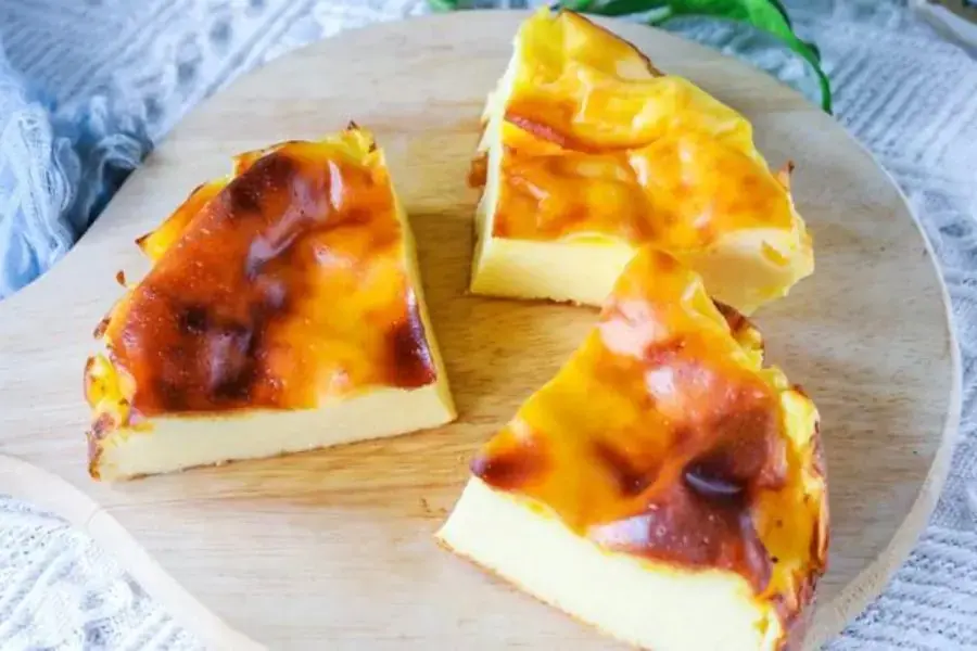 Bánh sữa nướng mềm mịn, màu sắc bắt mắt