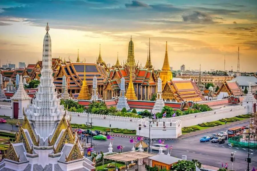 Khung cảnh đồ sộ tuyệt mĩ của xứ sở chùa Vàng.