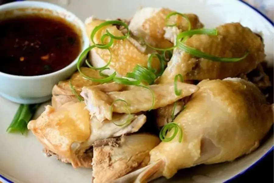 Màu vàng đẹp mắt của gà hấp bia