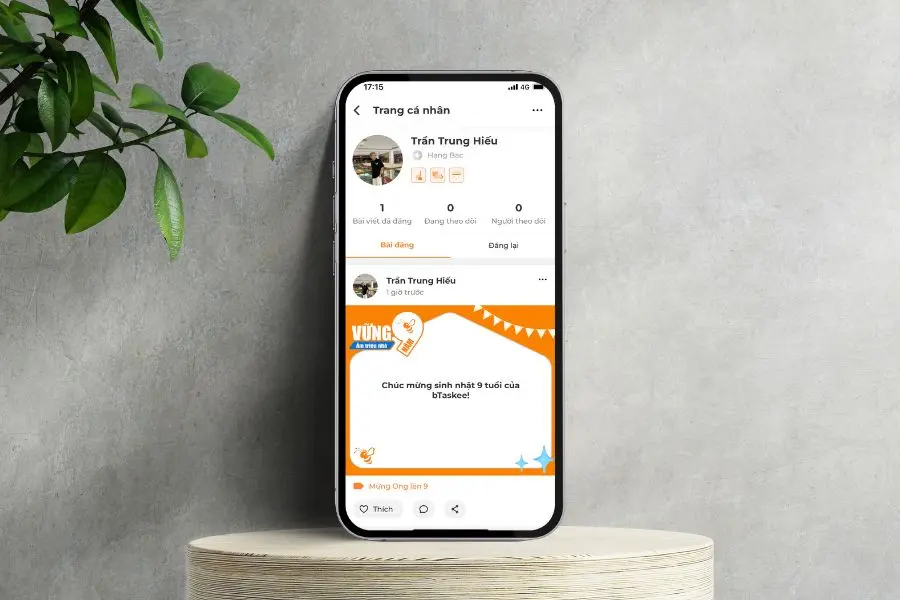 Xem trang cá nhân và quản lý nội dung.