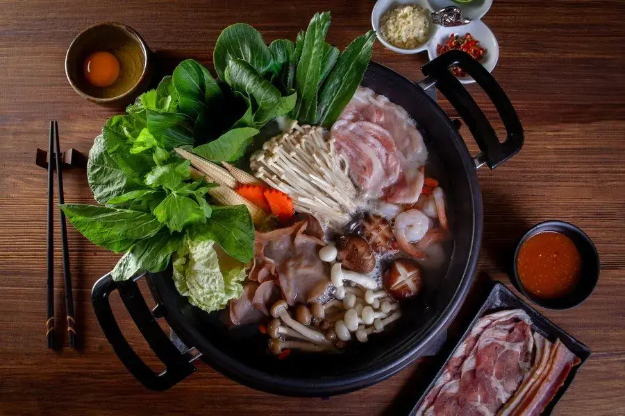 Chọn nguyên liệu, rau củ, gia vị phù hợp để nấu lẩu thập cẩm