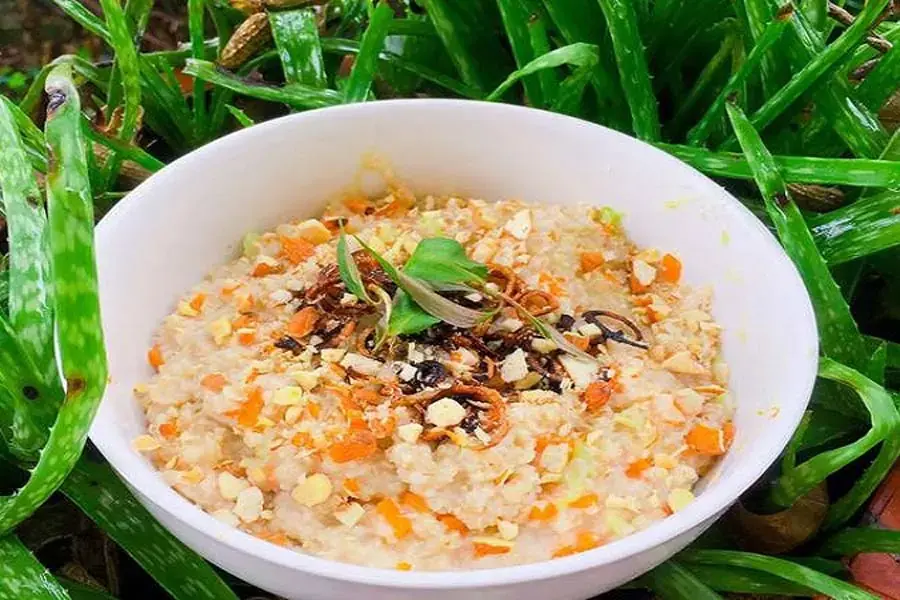 Cháo yến mạch cho bữa sáng giúp bạn no lâu và ăn ít hơn vào các bữa tiếp theo