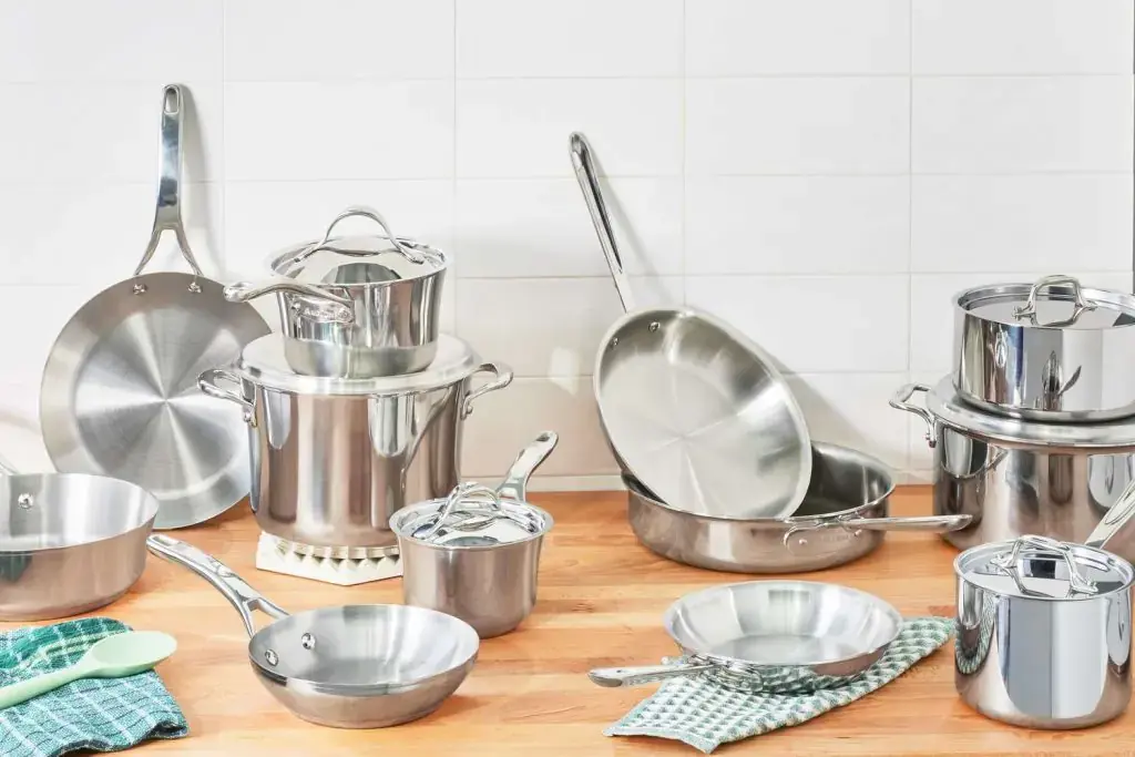 Berbagai macam peralatan dapur berbahan stainless steel. (Source: The Spruce Eats)