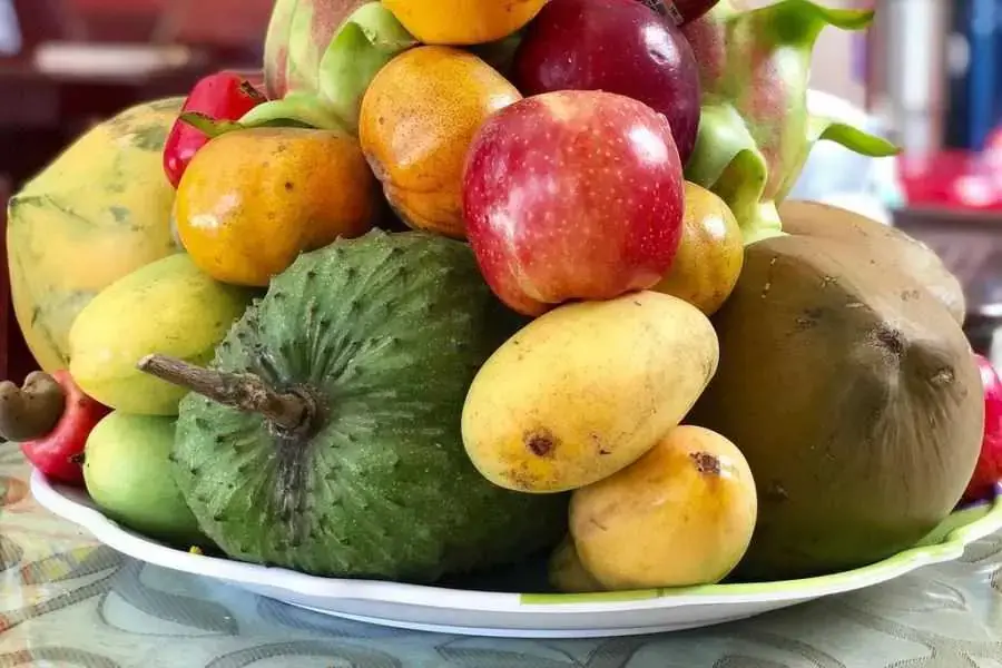 Mâm cỗ trung thu miền Nam không thể thiếu trái mãng cầu.