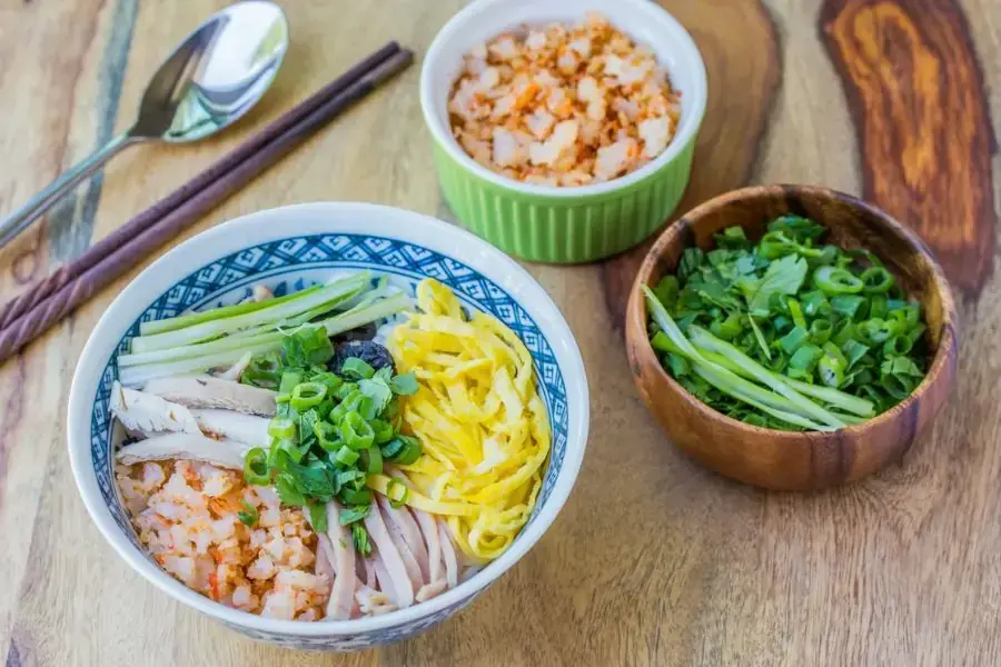 Bún thang là một món ăn truyền thống bắt nguồn từ Hà Nội