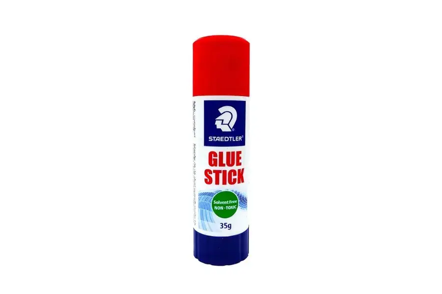 Bạn có thể dùng keo dán giấy hoặc ghim bấm
