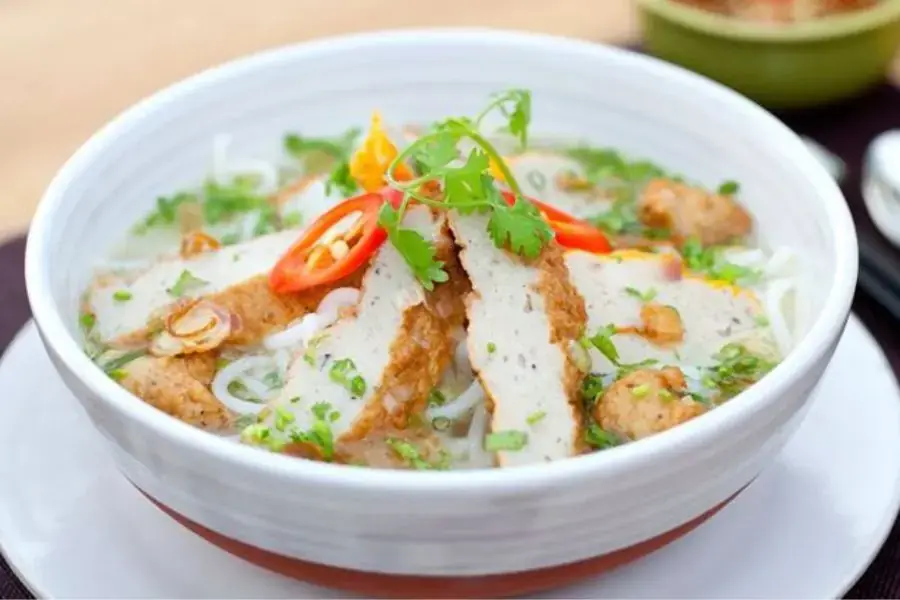 Bánh canh chả cá nhồng mang đến vị ngọt thanh tự nhiên từ thịt cá