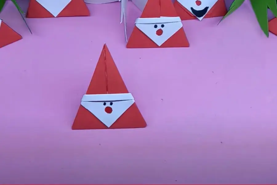 Ông già Noel làm từ giấy vô cùng đáng yêu.