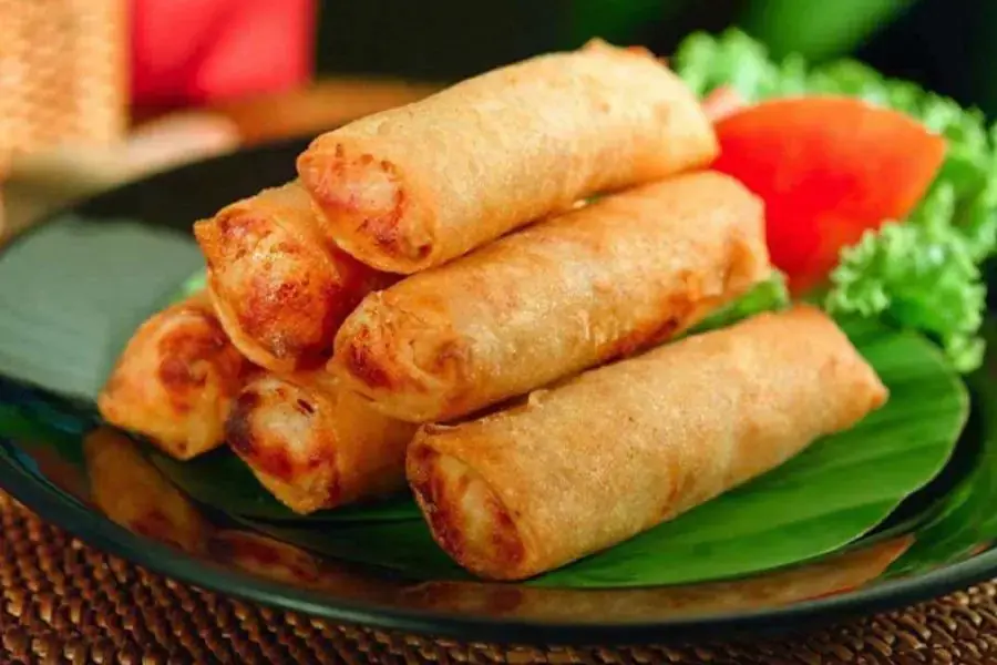 Thành phẩm là đĩa chả giò thơm ngon hấp dẫn vô cùng đưa miệng
