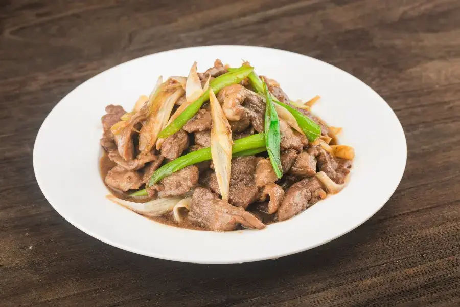 Thịt bò dinh dưỡng xào với hành tây mang đến vị ngọt tự nhiên