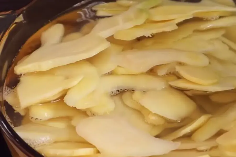 Luộc gừng lần 2.