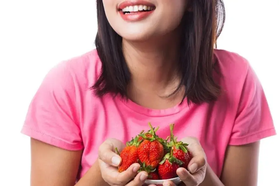 Ăn dâu tây giúp làm đẹp da