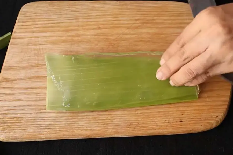 Cắt bỏ vỏ nha đam