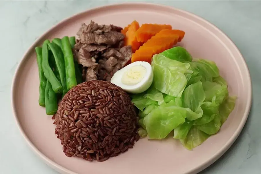Thực đơn ngày thứ 6 sẽ có cả tinh bột, rau và thịt