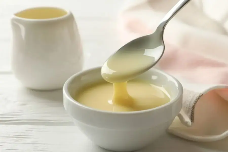 Sữa đặc chứa hàm lượng lớn calo và protein.