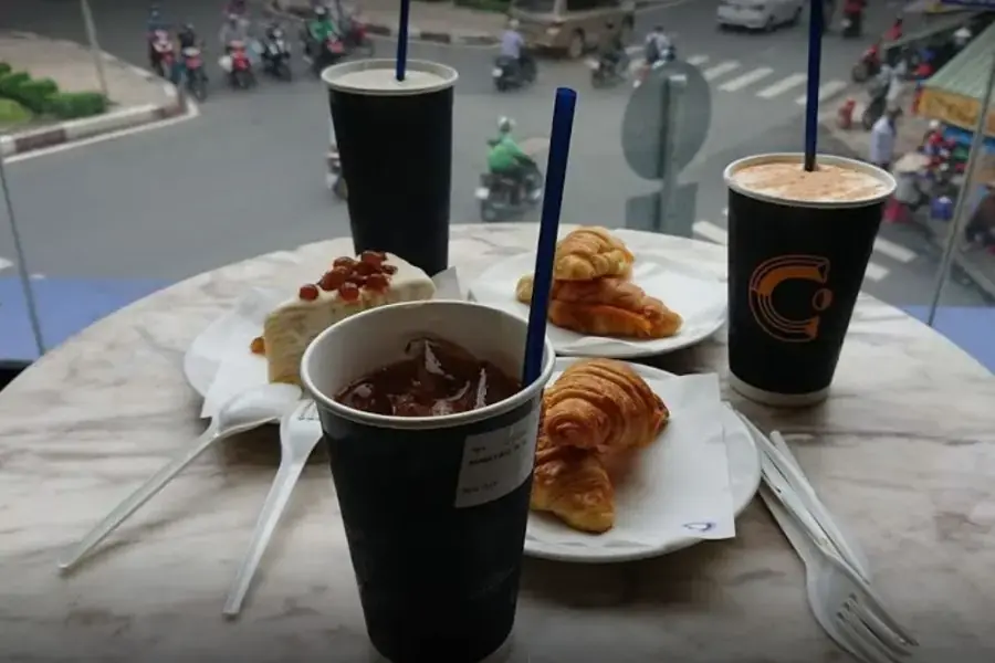Hạn chế uống cà phê ăn kèm với các món tráng miệng khi giảm cân.