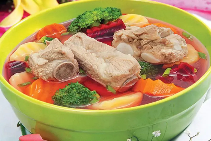 Sườn heo sừn sực cùng nước dùng ngọt thanh giúp canh lagim sườn heo rất được ưa chuộng