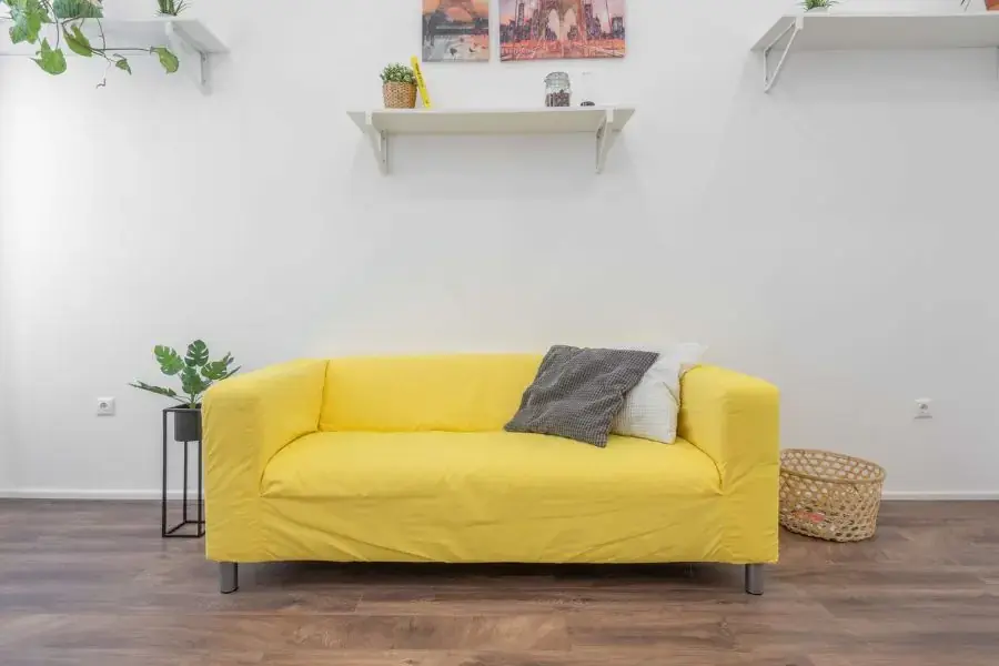 Màu sắc và hoa văn của Vinyl-Backed Acrylic Canvas ít hơn so với vải Canvas Acrylic