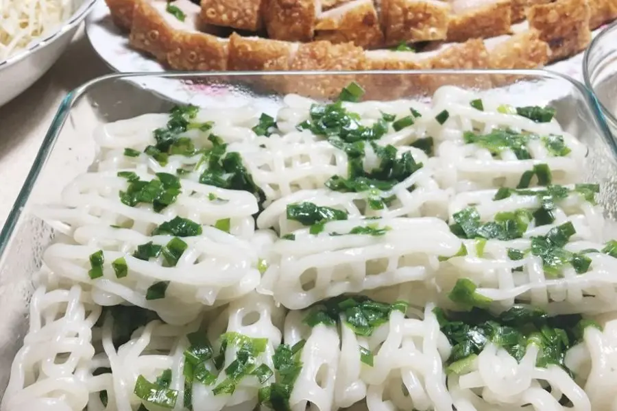 Bánh nghệ bột nếp là một món ăn quen thuộc của những người dân xứ sở Gò Công - Tiền Giang.