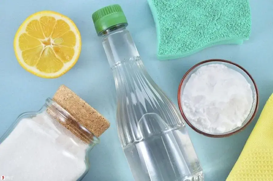 Sử dụng hỗn hợp baking soda và giấm chà lên vết rỉ sét (ảnh: gymborg.com)