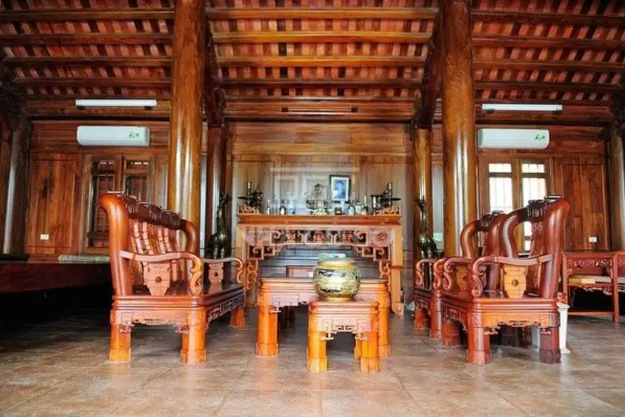 Nhà được thiết kế và chạm khắc tinh xảo