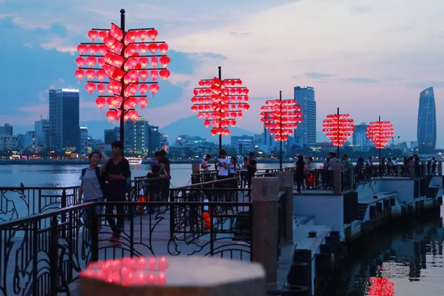 Cầu tình yêu Đà Nẵng - nơi minh chứng tình yêu.