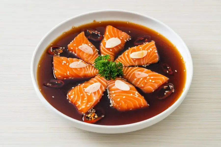 Thưởng thức vị béo béo của món cá hồi ngâm tương