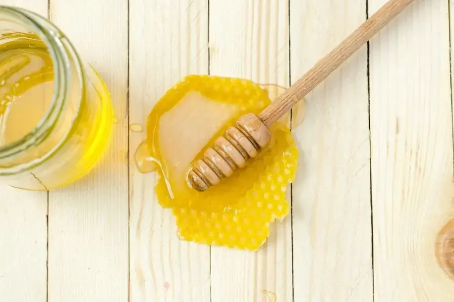 Mật ong là nguyên liệu không thể thiếu cho món ăn này