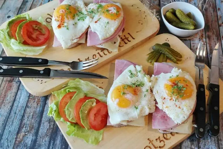 Cân bằng dinh dưỡng, đầy đủ nhóm chất cho bữa sáng