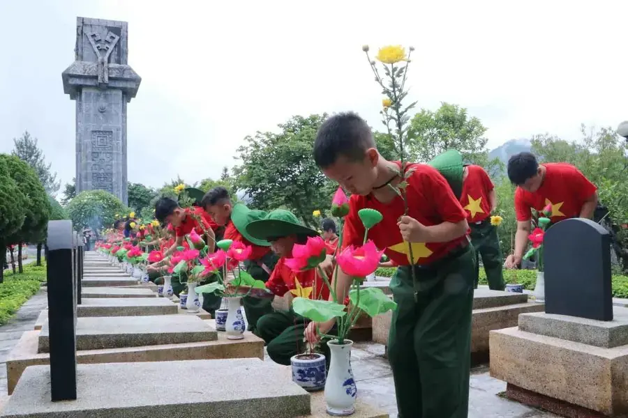 Giáo dục thế hệ trẻ ghi nhớ công ơn của bậc cha anh.