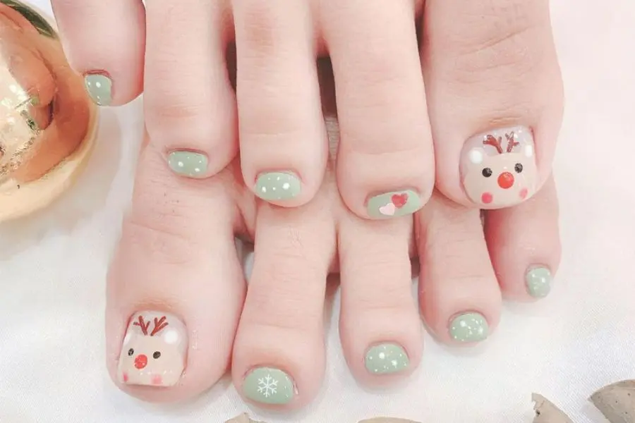Không chỉ nail tay mà nail chân cũng được các nàng rất quan tâm.