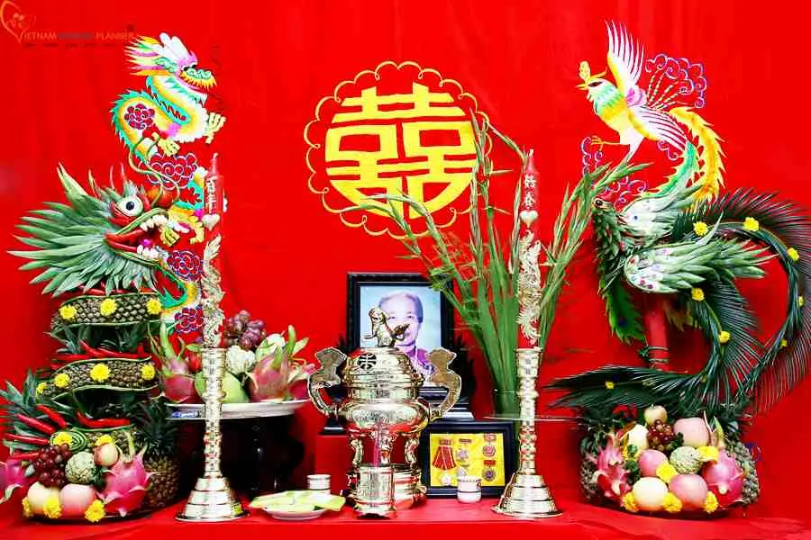 Người miền Bắc sẽ chuẩn bị bàn thờ gia tiên ngày cưới cực kỳ cẩn thận