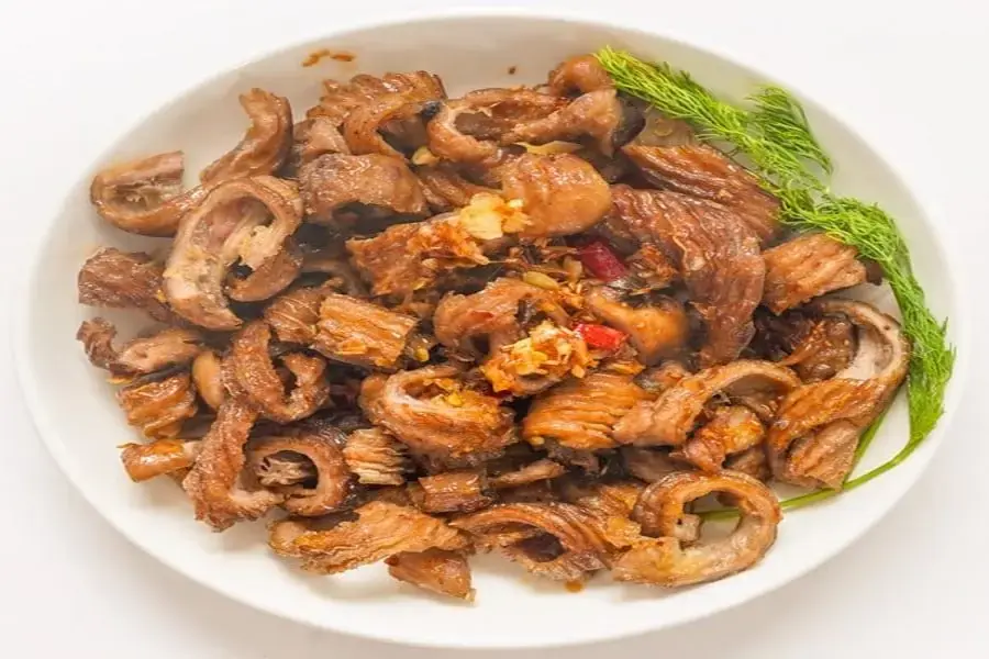 Chiêu đãi gia đình với món bao tử cá ngừ nướng sa tế.