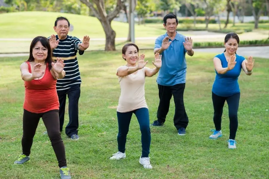 Táo bón ở người cao tuổi có thể được ngăn ngừa nhờ hoạt động thể chất đều đặn