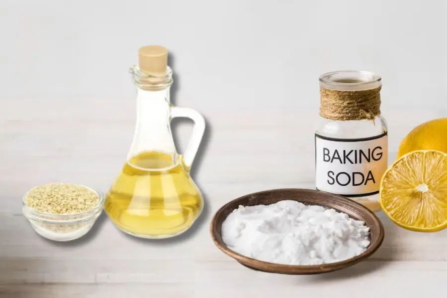 Làm sáng bạc bằng baking soda và giấm sẽ mang hiệu quả bất ngờ.