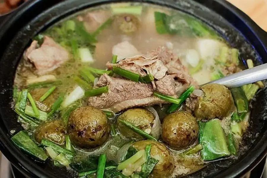 Thịt vịt om sấu - Đặc sản thủ đô Hà Nội.