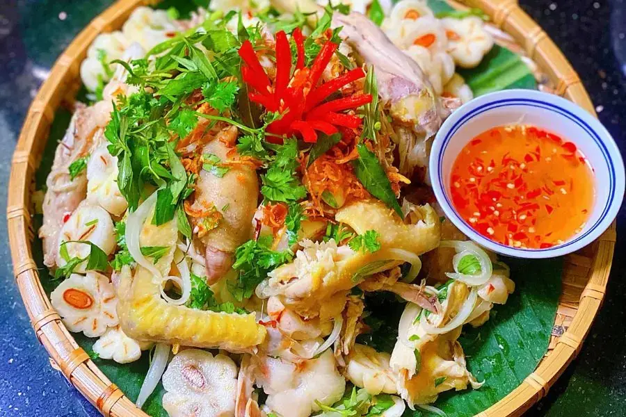 Gỏi gà măng cụt giòn, chua ngọt, càng ăn lại càng cuốn