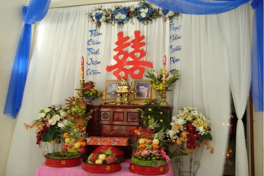 Bàn thờ gia tiên ở miền Nam thường đặt ngay tại phòng khách rộng rãi nhất