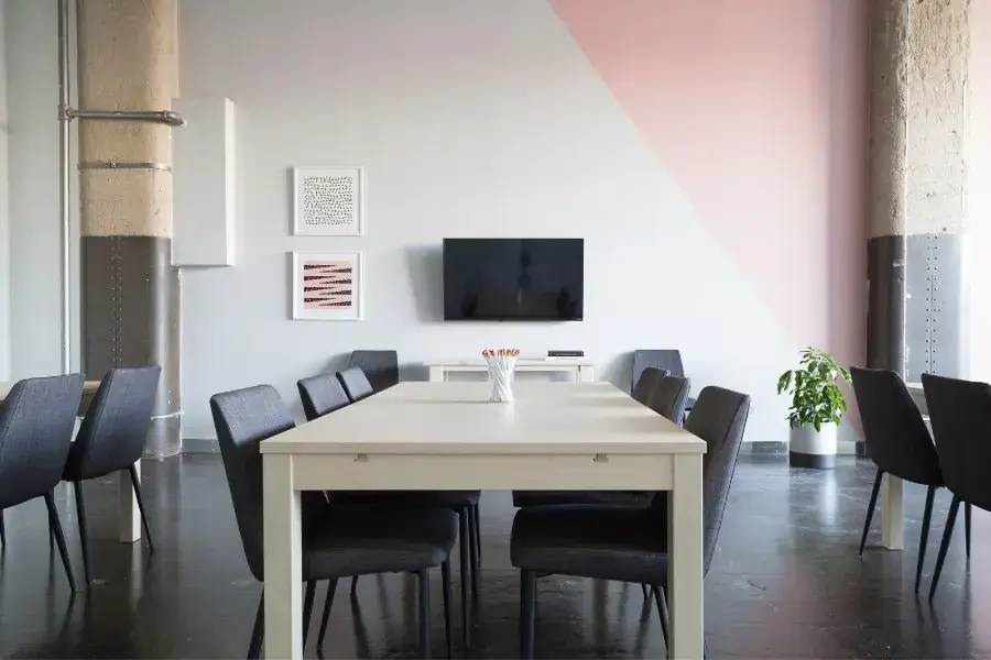 Kích thước bàn họp 6 người thường là 180x100x75cm (Dài x Rộng x Cao)