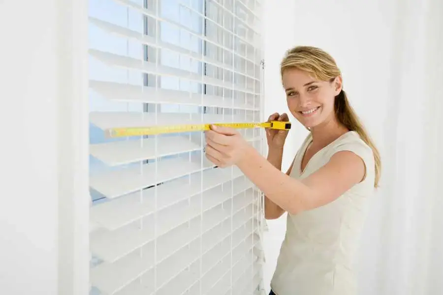 Trang trí cửa sổ bằng rèm